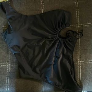 One piece bathing suit with cut out on side